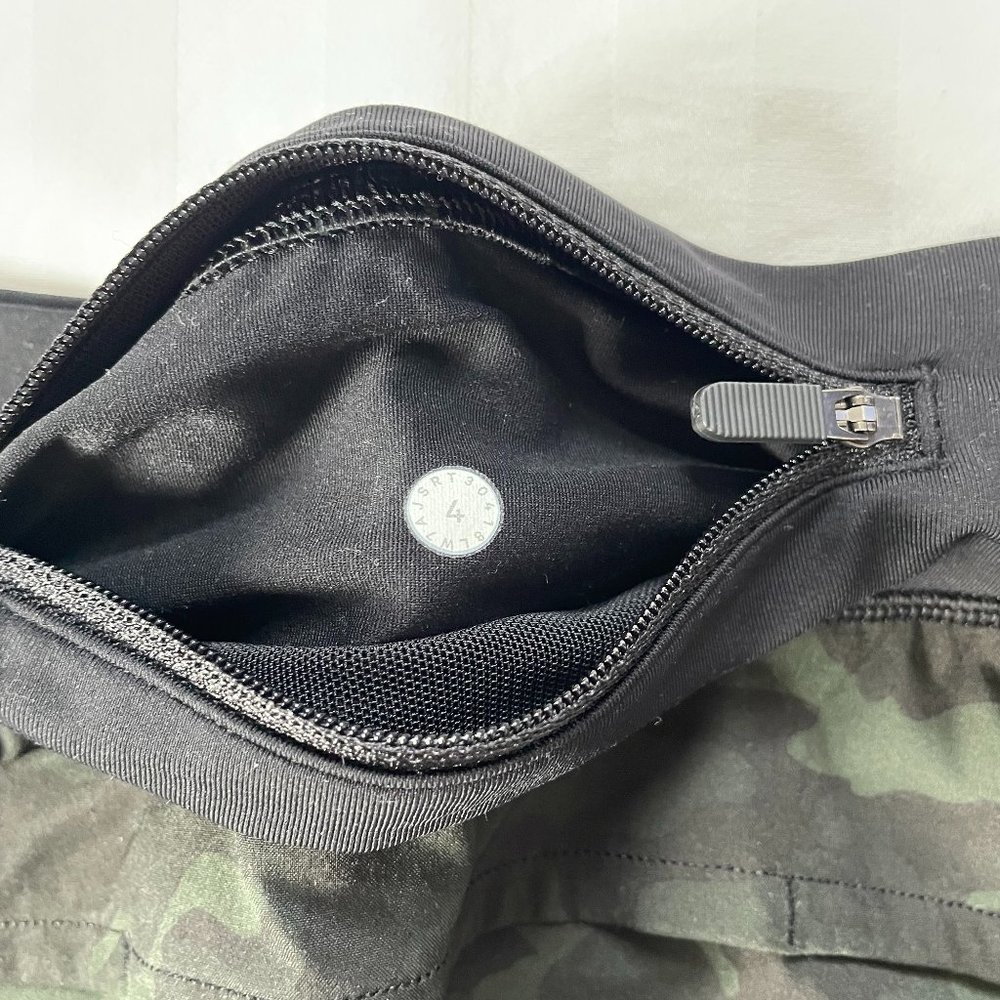 Lululemon Speed Up Short Size 4 Green Camo - Picture 3 of 4